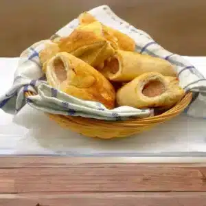 Freshly baked golden cocktail sausage rolls – 12 bite-sized portions, perfect for parties or snacks.